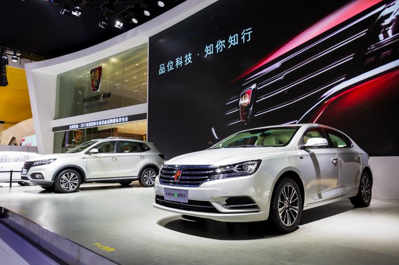 全新榮威950、榮威e950定義“高級轎車” 成都車展亮相售價16.88萬起 互聯網汽車上市一周年 系統升級帶來顛覆式進化