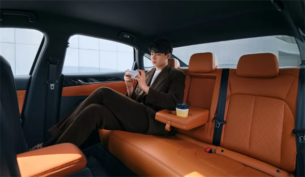 限時先享置換一口價！「10萬級600續(xù)航中級轎車」五菱星光2025款正式上市！